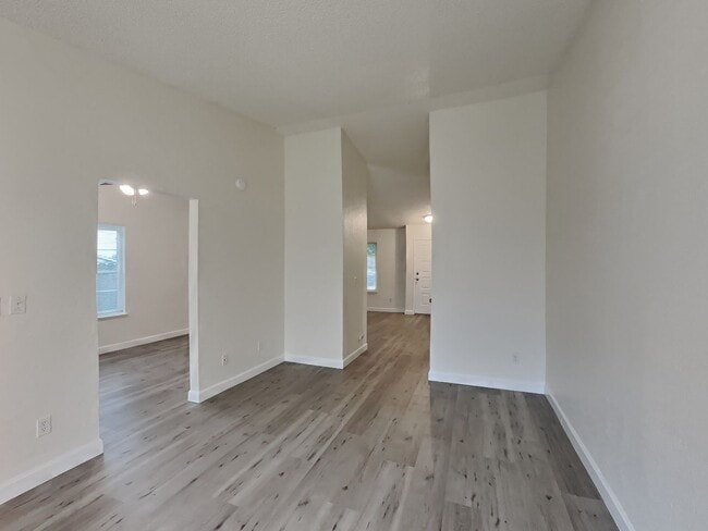 Building Photo - Freshly Remodeled 4/2 House in Oakley Available Now!