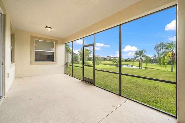 Building Photo - 4 bedroom, 3.5 bathroom in desirable Trasona!
