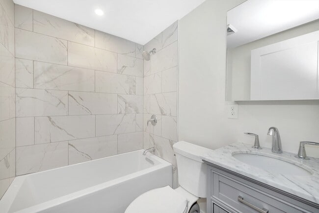 Building Photo - 107 School St