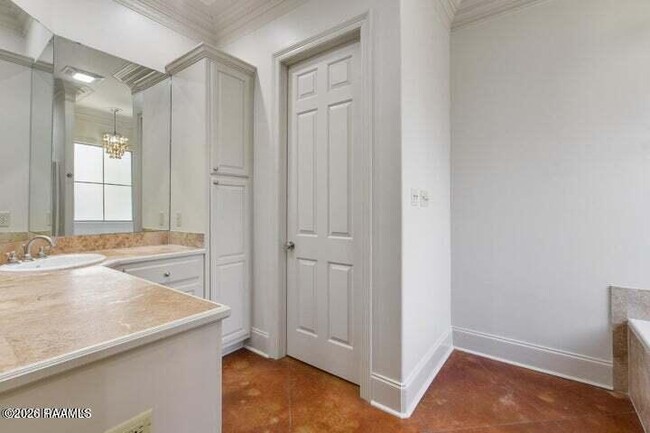 Building Photo - 104 Richardson Ave