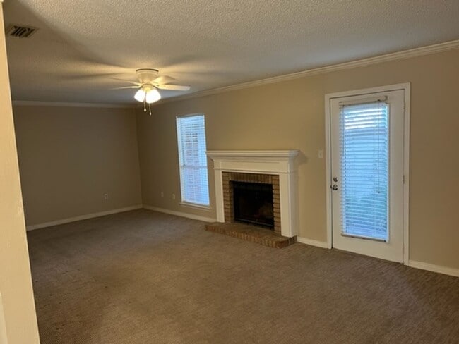 Building Photo - AVIALABLE NOW! GATED COMMUNITY! NEAR USA C...