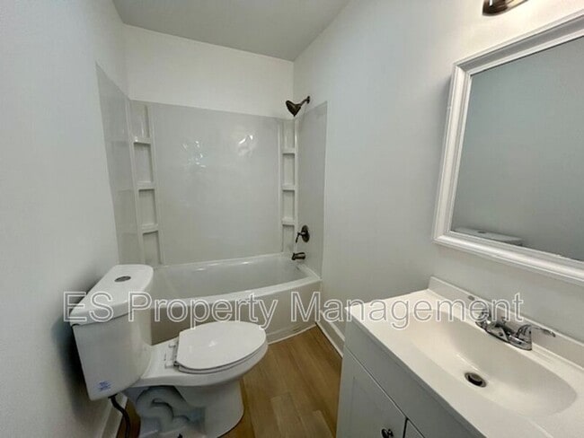 Building Photo - 2960 N Park Ave