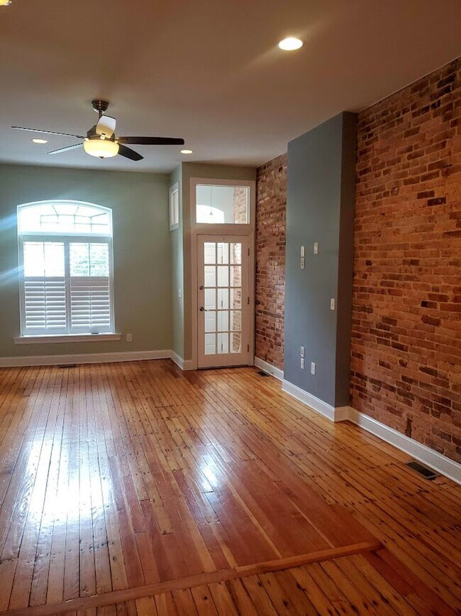 Building Photo - 143 S. Linwood Ave/4 Bed, 4.5 Bath TH in P...