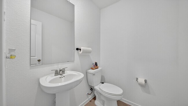 Building Photo - 633 Craven St
