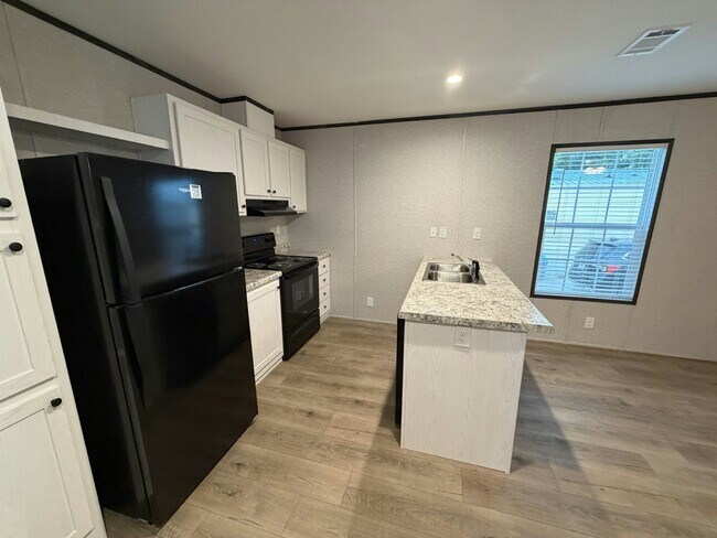 Building Photo - 204 Lakeside Garden Cir