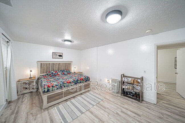 Building Photo - 12000 S Sunrise Cir