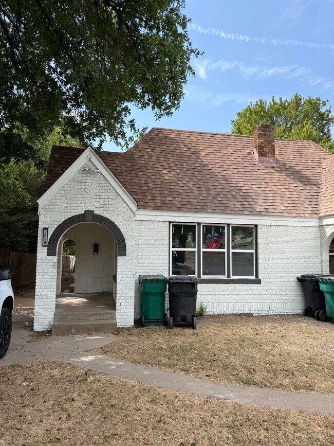 Building Photo - 2928 NW 12th St