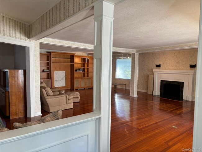 Building Photo - 185 S Country Rd