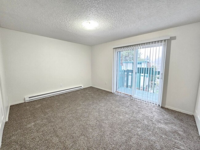 Building Photo - $1,195 - 1 Bed / 1 Bath Spacious Two-Story...
