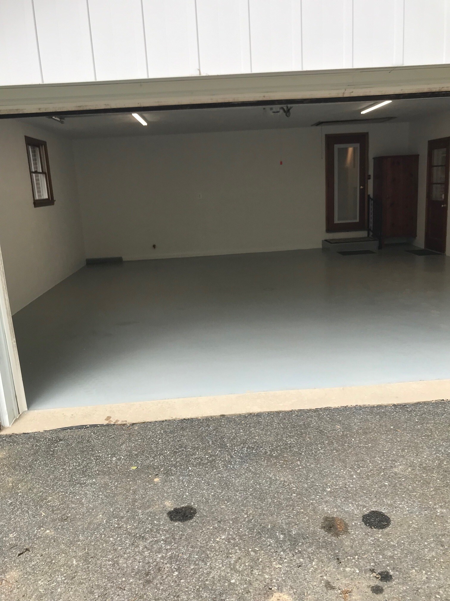 Attached garage - 1507 Armacost Rd