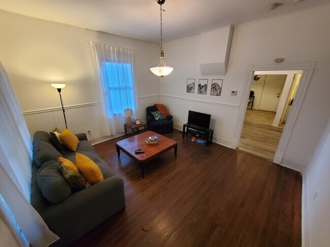 Building Photo - Furnished, Cozy Stay in the Arts District