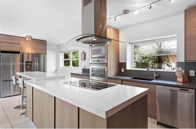 Building Photo - 1025 Belle Meade Island Dr