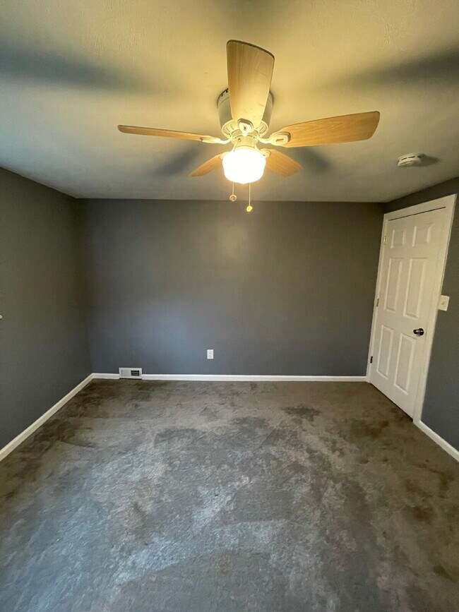 Building Photo - Beautifully updated 3 bed 1 bath home with garage and off-street parking in Penn Hills!