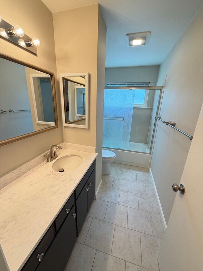 Building Photo - 3 Bed 2 Bath Duplex W/ Garage In Moraga