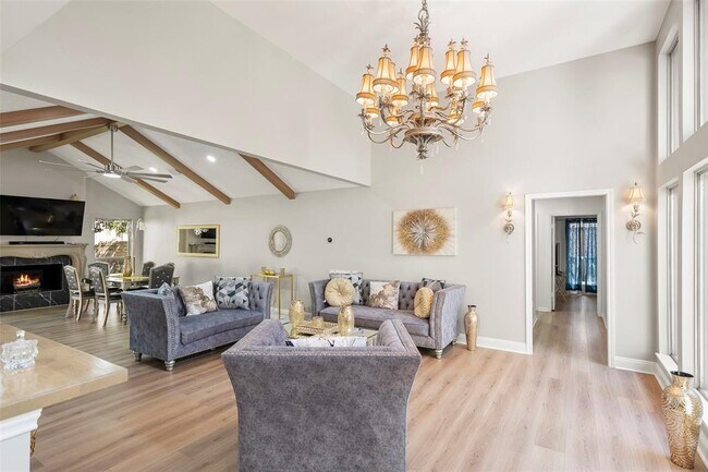 Building Photo - 15134 Corona Del Mar Dr