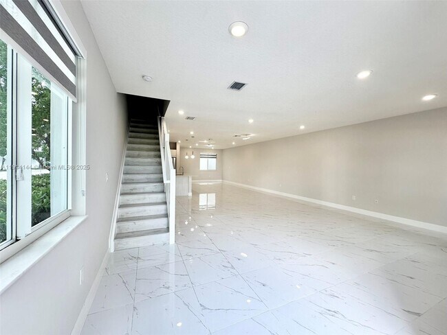 Building Photo - 10410 NW 67th St