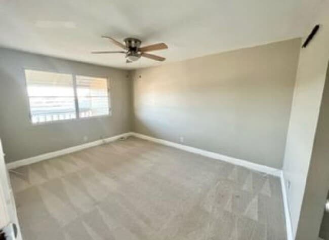 Building Photo - Pet friendly, upgraded and spacious 5 bedr...