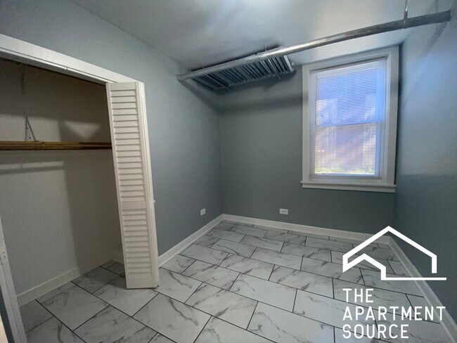Building Photo - 5664 N Ridge Ave