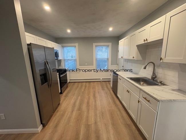 Building Photo - 27 Ferncliff Ave