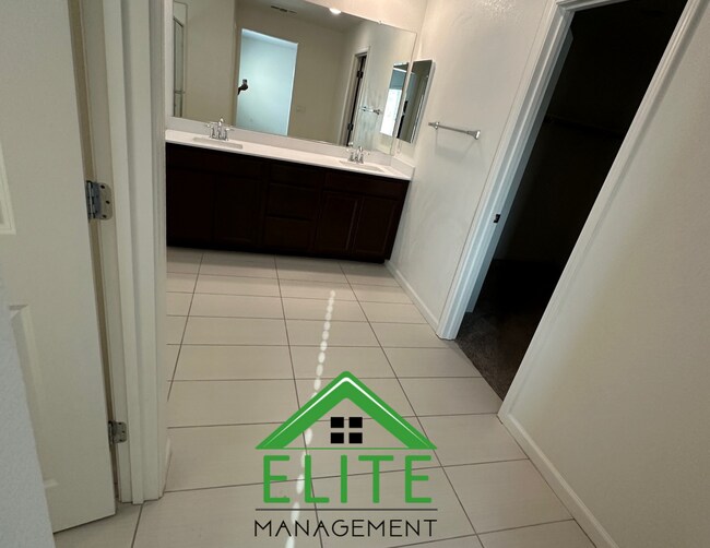 Building Photo - Spacious 4-Bedroom Home in Sought-After No...