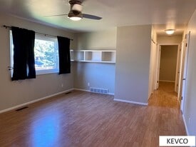 Building Photo - 1728 Azalea Dr