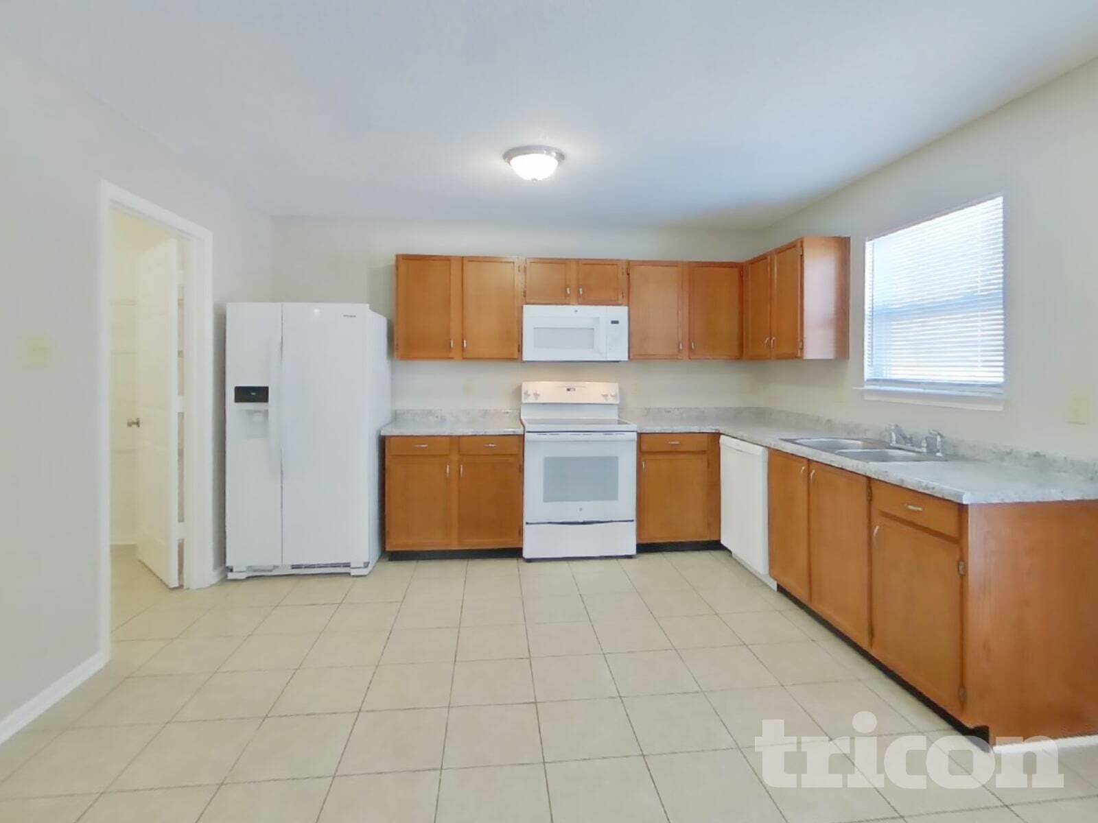 Building Photo - 13460 N Carwood Ct