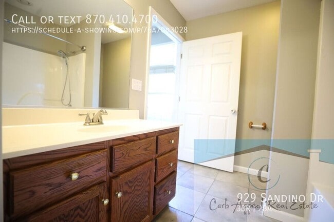 Building Photo - 929 Sandino Dr