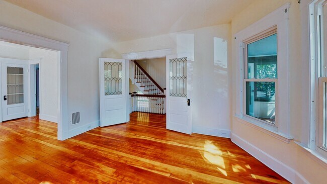 Building Photo - [In-Unit Laundry; Garden] Townhouse-Style Living, with Historical Details & Parking!