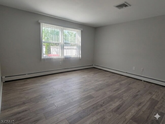 Building Photo - 101 Bloomingdale Ave