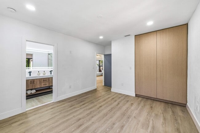 Building Photo - 751 NE 80th St