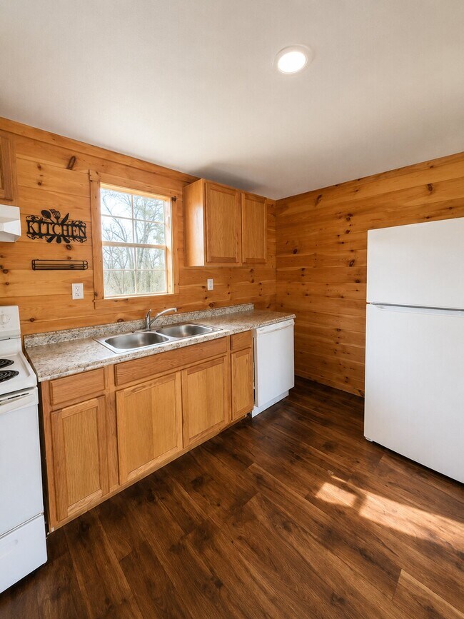 Building Photo - 153 Redbud Trl