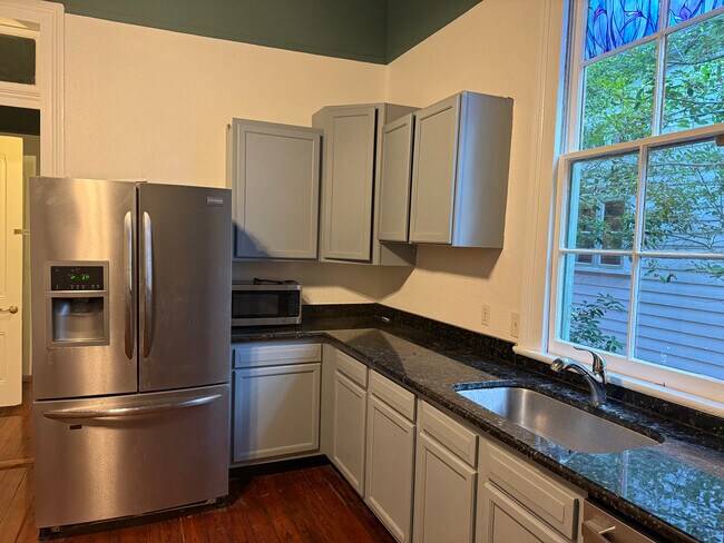 Kitchen - 442 S Rendon St