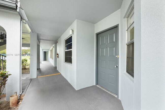 Building Photo - 1401 SW 128th Terrace