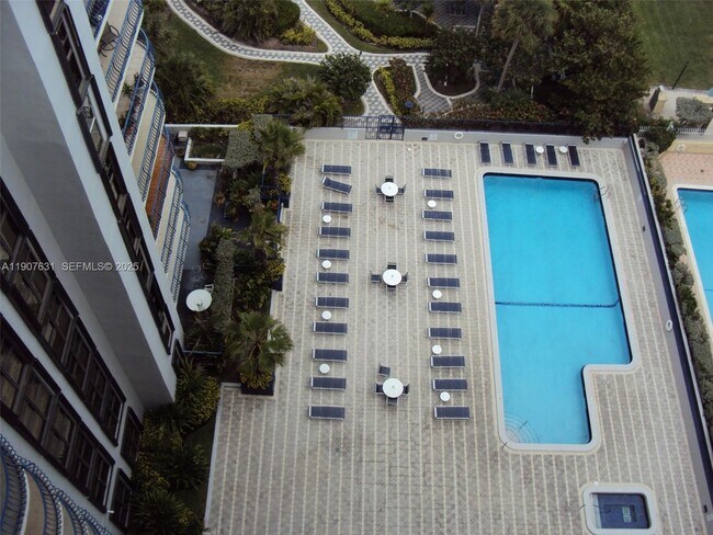 Building Photo - 8877 Collins Ave