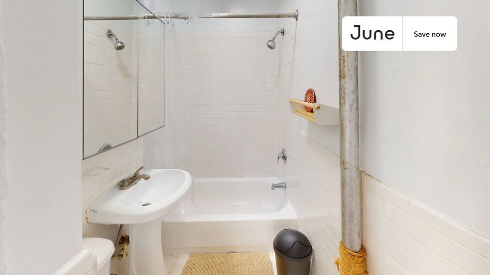 Building Photo - 715 E 5th St