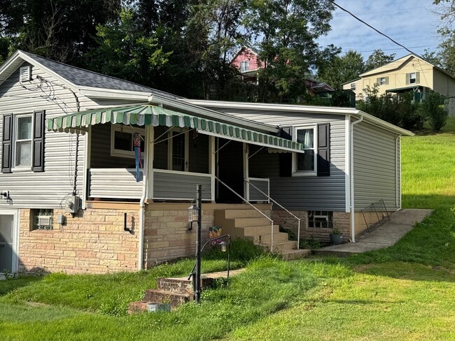 Primary Photo - 318 Pike Run Dr