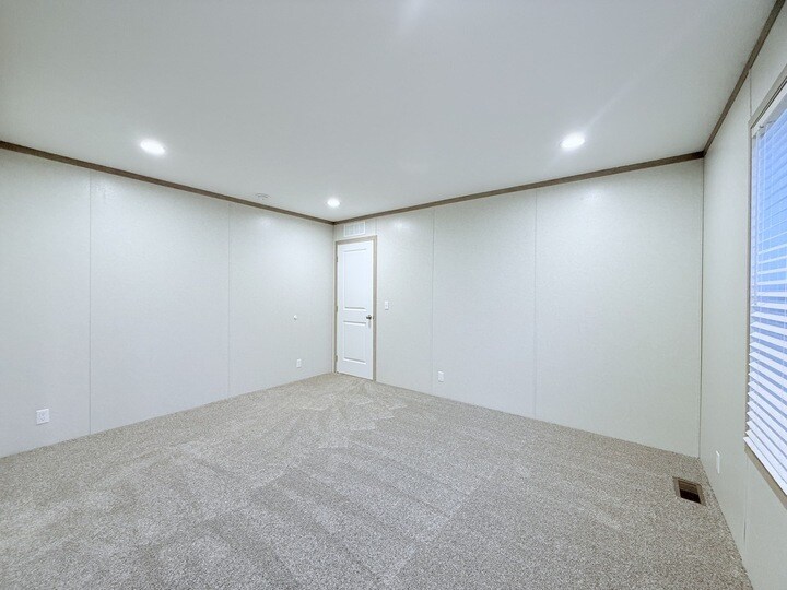 Building Photo - 29752 Jamestown Dr