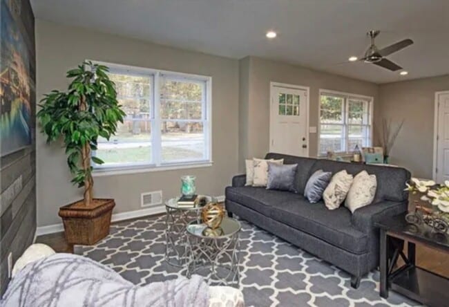 Building Photo - Beautifully renovated 3/2 home in Belvedere Park