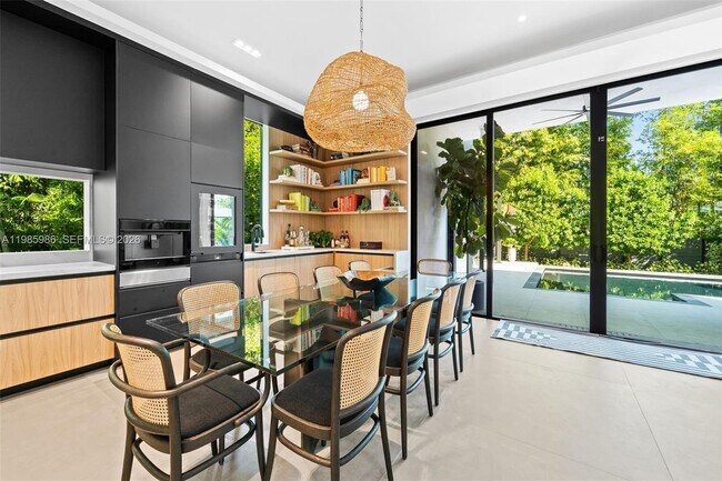 Building Photo - 8625 NE 10th Ave