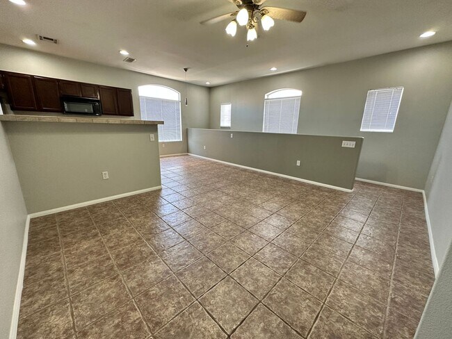 Building Photo - Summerlin Stunner!!