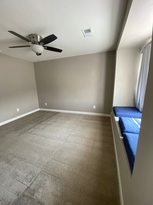 Building Photo - Special Offer: 2 Weeks Free Rent if rented...