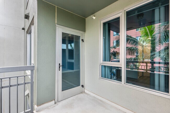 Building Photo - 300 W Beech St