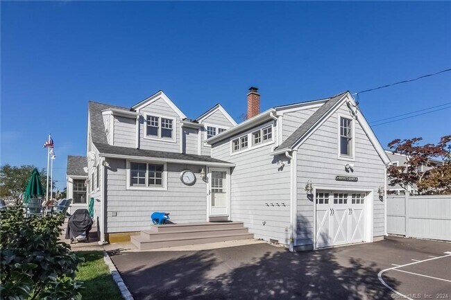 Building Photo - 140 Overshore Dr E