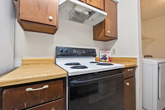 Building Photo - 9435 Pagewood Ln