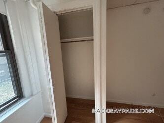 Building Photo - 405 Beacon St