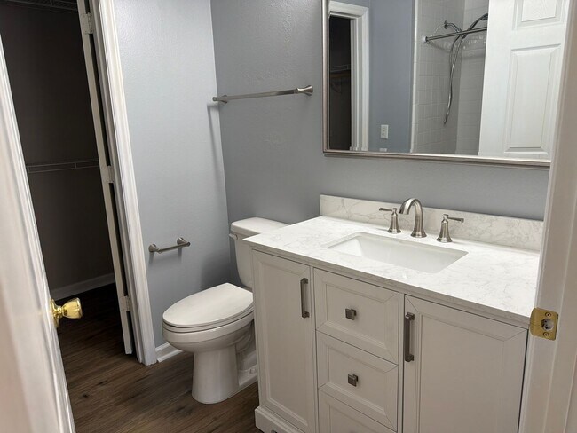 Building Photo - Three Bedroom Updated First Floor Condo at The Legends