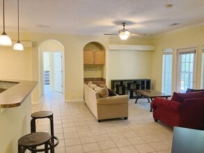 Building Photo - Campus View - Furnished 3 Bedroom, 3 Bathroom Apartment