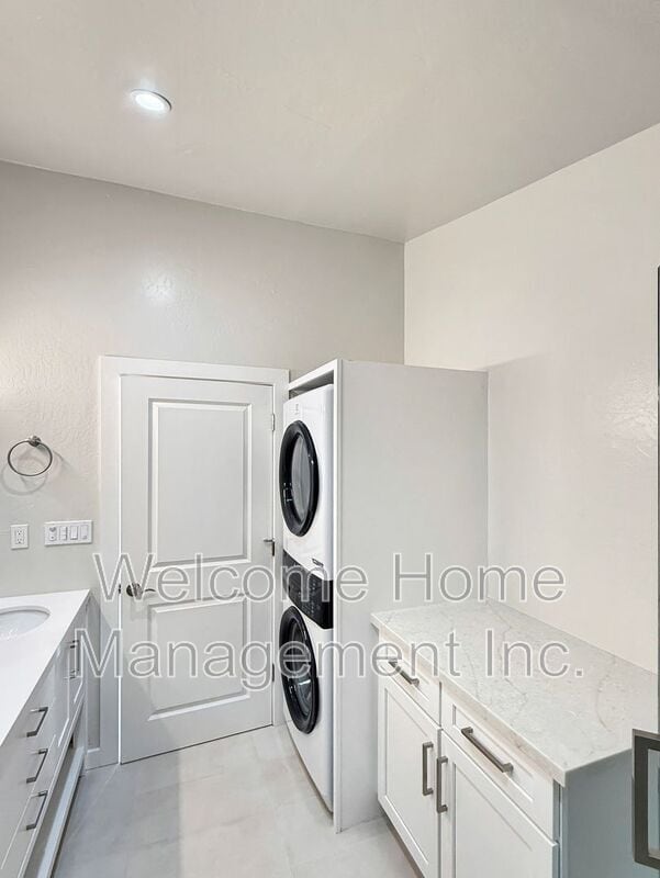 Building Photo - 179 Brown Dr