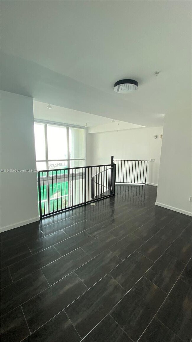 Building Photo - 300 S Biscayne Blvd