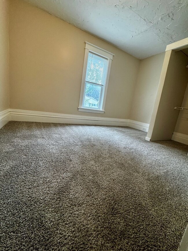 Building Photo - 2550 Crozier Ave
